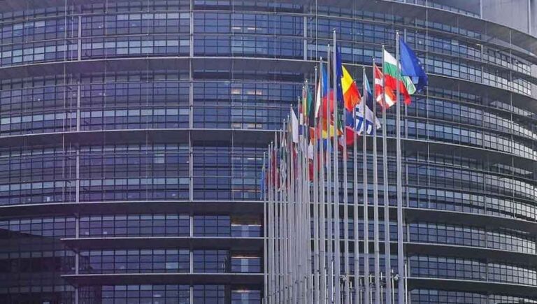 UE approva emendamento emissioni standard CO2. Cosa cambia davvero?